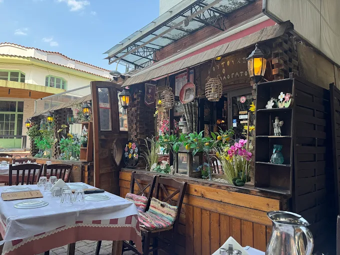 outdoors  - mpakalogatos tavern larisa