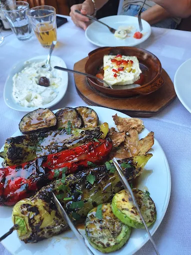 meze  - mpakalogatos tavern larisa