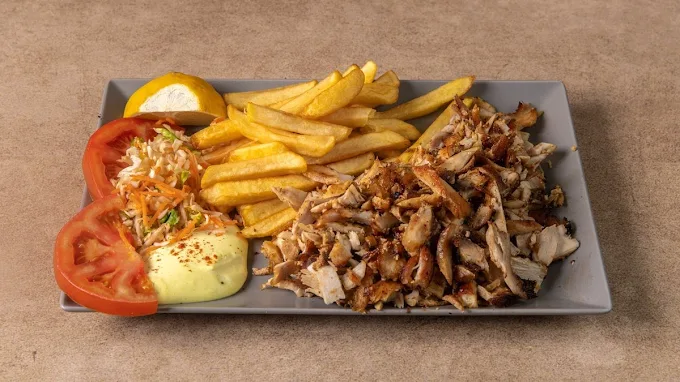 gyros meal - to paradosiako souvlatzidiko larisa