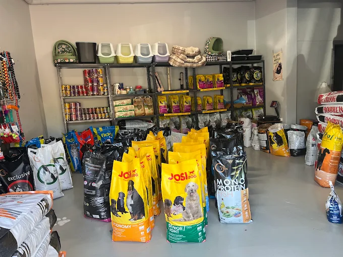 indoors - paw house pet shop volos 