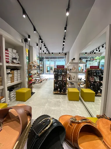 indoors - karakitsou shoes store volos 