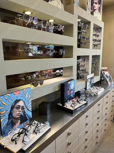 indoors  - kamopoulos optika volos