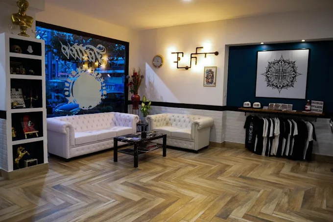 indoors  - descendink tattoo studio volos