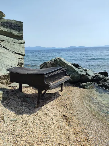 piano decor  - mayio afyssos pelion volos
