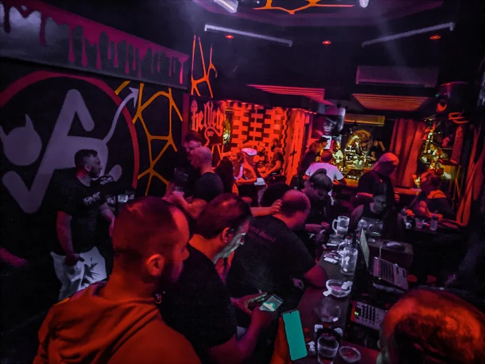 indoors  - helvete bar volos 