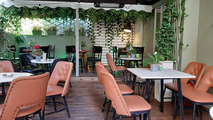 indoors  - le jardin de flore coffee shop volos 