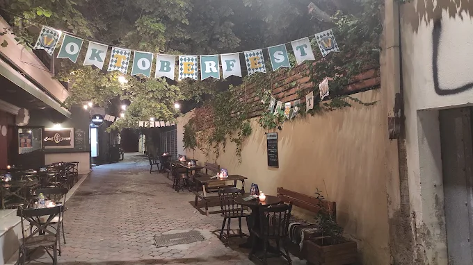 outdoors  - saint james beer house volos 