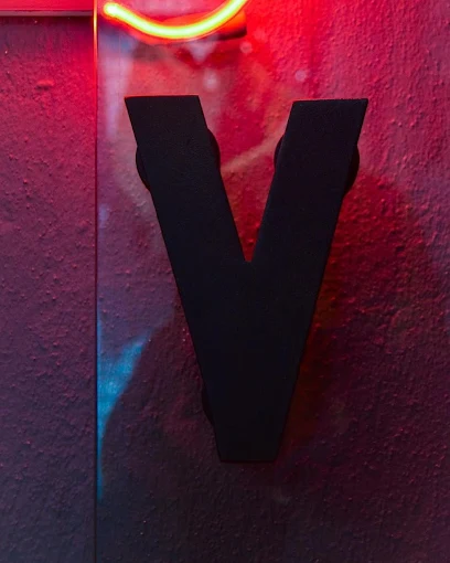 V for Vintage / Men's-Unisex