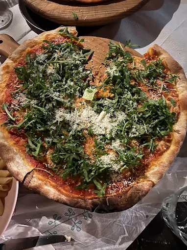 pizza with spinach - sogno di san italian restaurant volos 