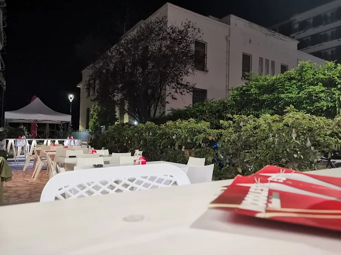 outdoors seating  - noodle's asian fusion volos 