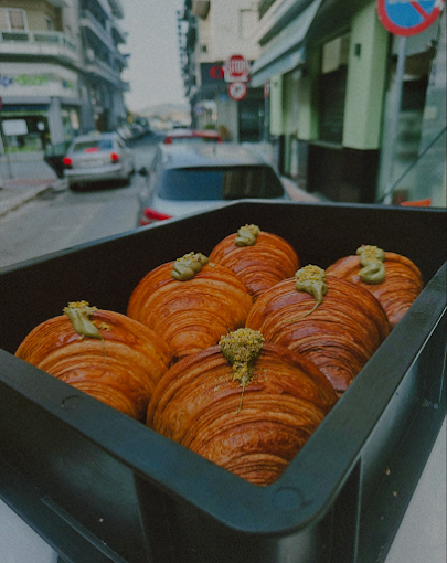 dubai chocolate croissant - artos iasonos bakery volos 