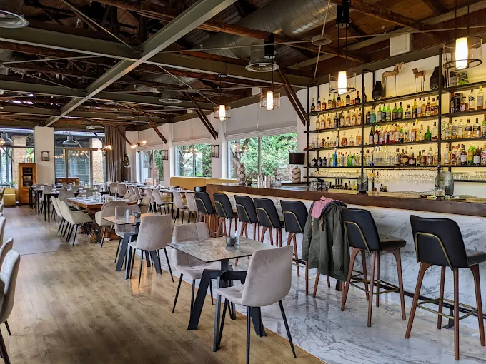 indoors  - aithrion restaurant volos 