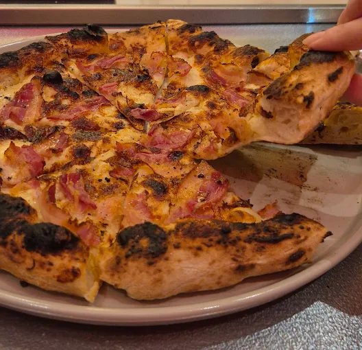 pizza with bacon  - fermo pizzeria volos 