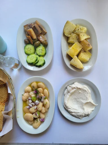 meze  - gia dyo tsipouradiko volos 