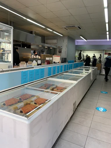 indoors - thalassinos fish store trikala 