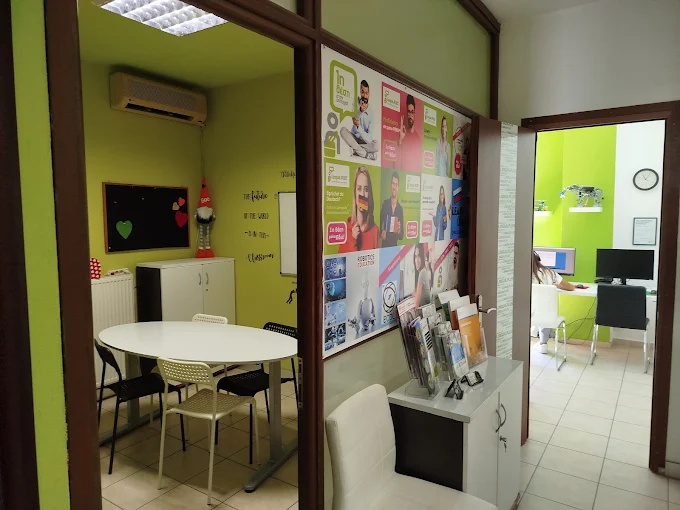 hall  - lingaplus trikala