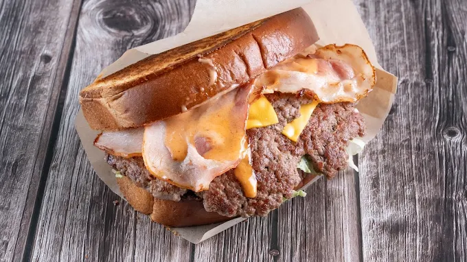 brioche burger with bacon - route 66 street food trikala