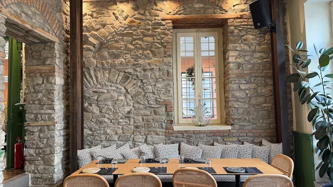 indoors - nolo cuisine restaurant trikala