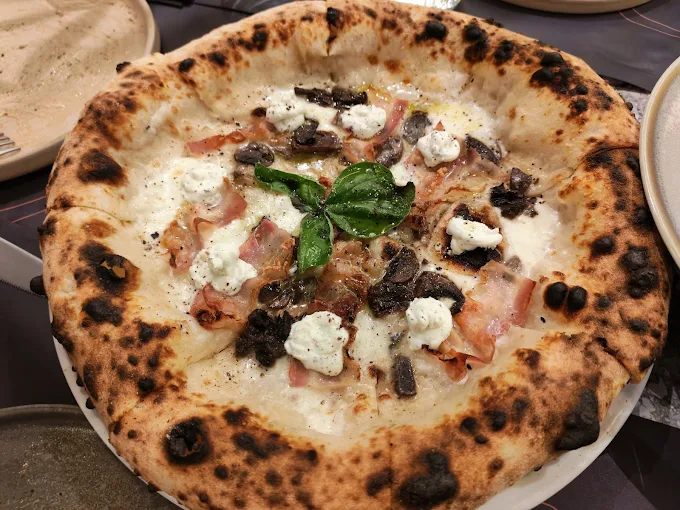 pizza with truffle  - nolo cuisine restaurant trikala