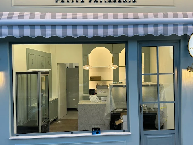 outdoors - nicole's petite patisserie trikala