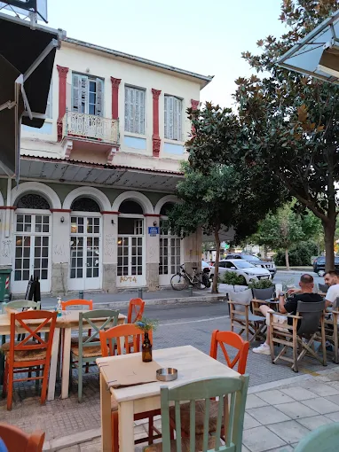 outdoors seating  - o rokario tavern trikala