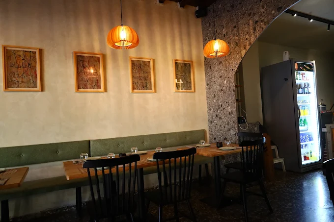 indoors - vittoria pizzeria trattoria italiana trikala 