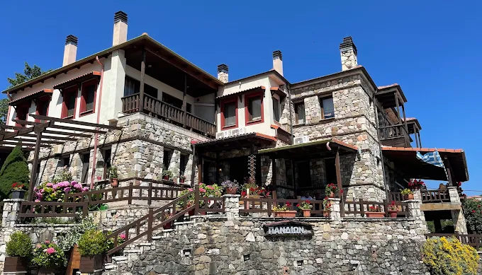 ΠΑΝΔΙΩΝ Boutique Hotel & Suites