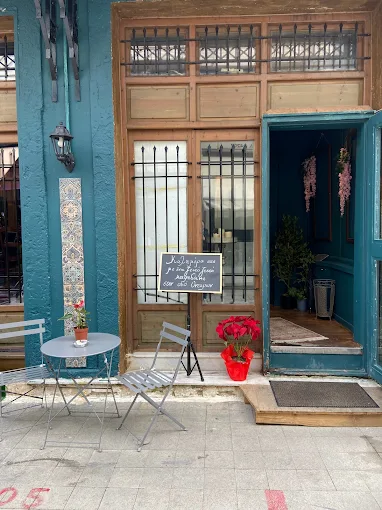 outdoors - odos oneiro coffee shop karditsa