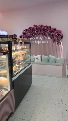 indoors  - rook's pastry lab karditsa