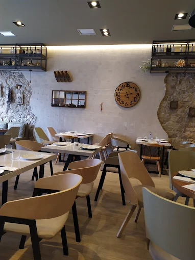 indoors - capricciosa pizzeria karditsa