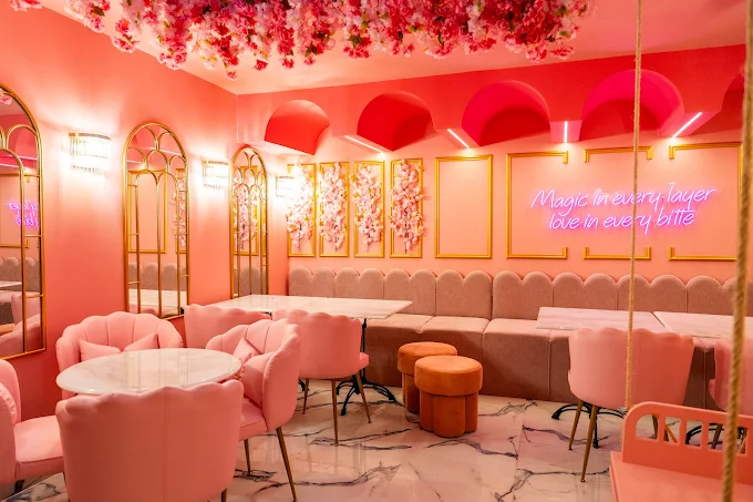 indoors - pinkerbell creperie xanthi