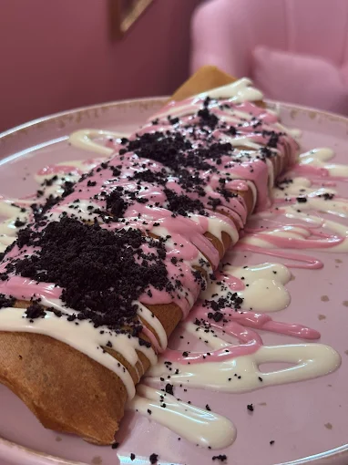 white and strawberry chocolate  - pinkerbell creperie xanthi