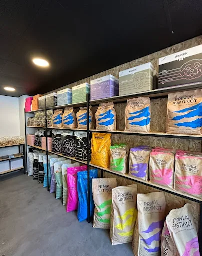 pet food  - dirty animals pet shop drama