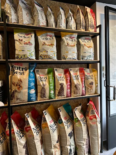 pet food  - dirty animals pet shop drama