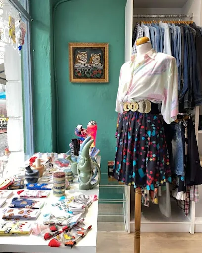 women's clothing - san tropez vintage store drama