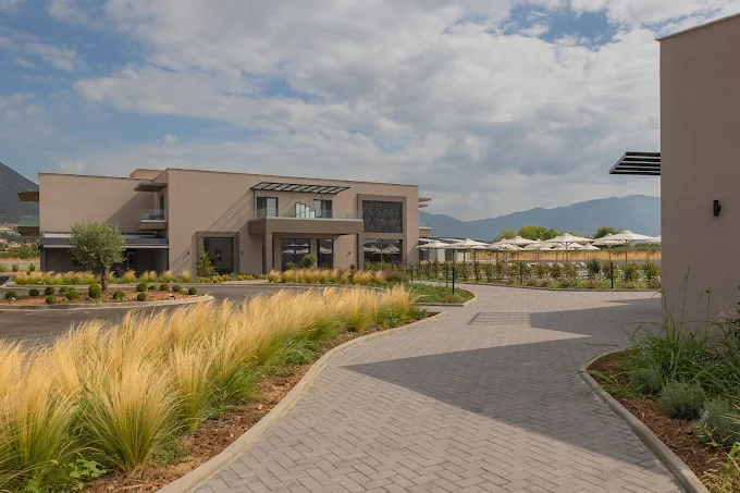 outdoors - shizen wellness hotel drama 