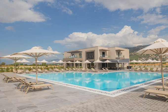 outdoors pool - shizen wellness hotel drama 