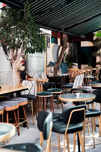 indoors seating - guernica cafe bar drama