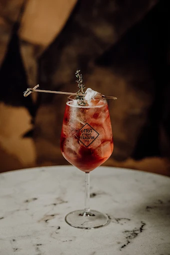 cocktail - guernica cafe bar drama