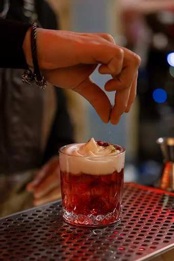 cocktail - guernica cafe bar drama