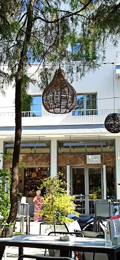 outdoor seating - la vigne wine bar drama
