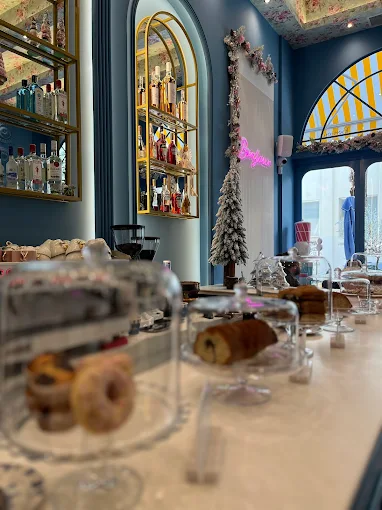 cakes - bonjour friends and family drama