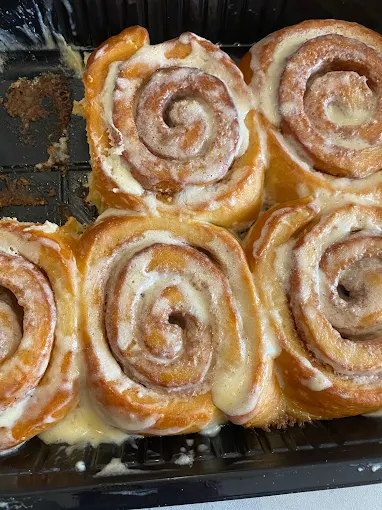 cinammon buns - sweet bee-eater coffee store drama