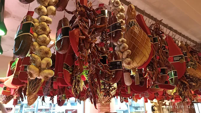 meat and garlic  - sary delicatessen drama