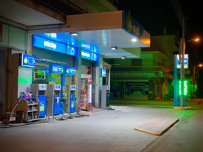 outdoors - revoil georgaris delaportas oe gas station drama