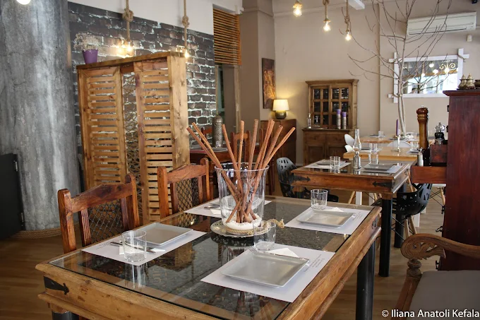 indoors - entrades restaurant drama