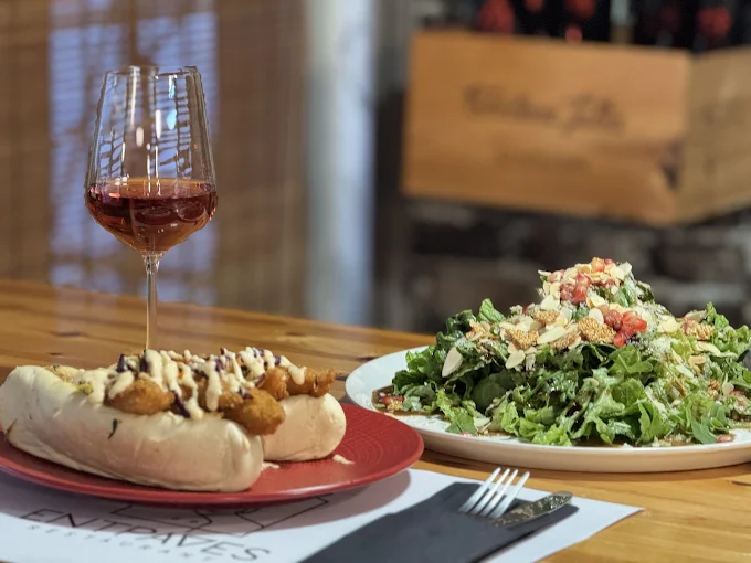 meal with wine  - entrades restaurant drama