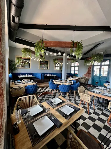 indoors - karvouniaris resaurant drama