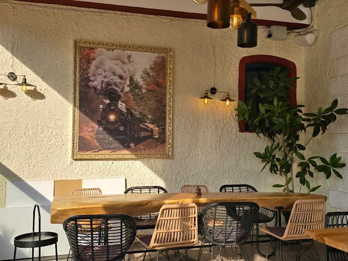 indoors - karvouniaris resaurant drama