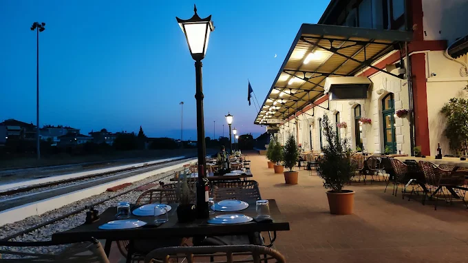 outdoors seating - karvouniaris resaurant drama